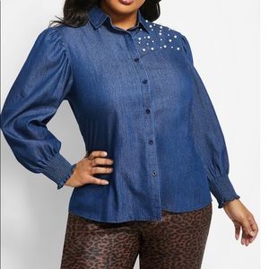 PEARL-ACCENT CHAMBRAY TOP